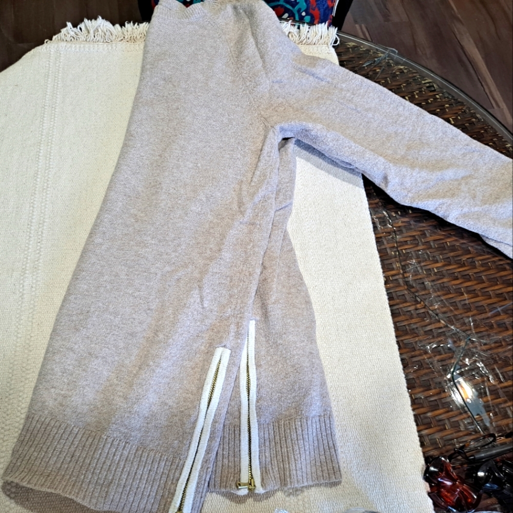Loft long sleeves sweater size Xl